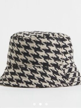 H&M Houndstooth Bucket Hat - Black & Cream